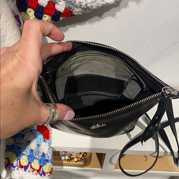 Roots charcoal TALL EDIE bag w silver beaver - Picture 6 of 6